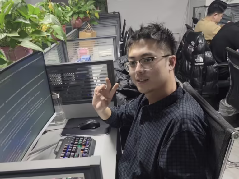 GENG YU 於 HelloClinic 辦公室